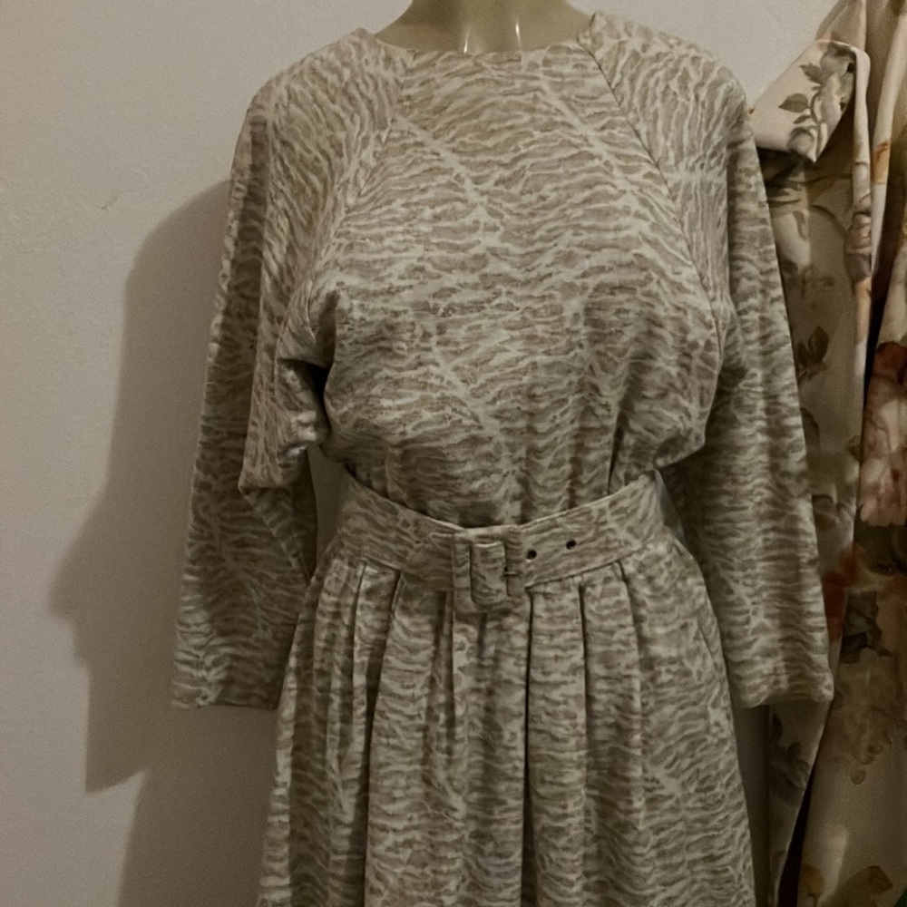 Vintage Dress Long Dolman Sleeve Midi Zipper Back Tan and Cream